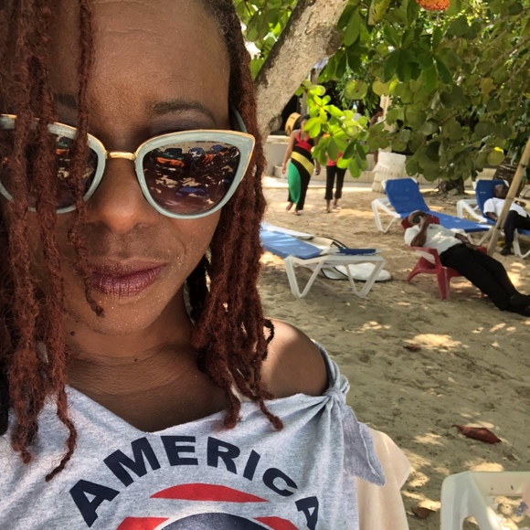 Meet your Posher, Candace - Picture 2 of 8